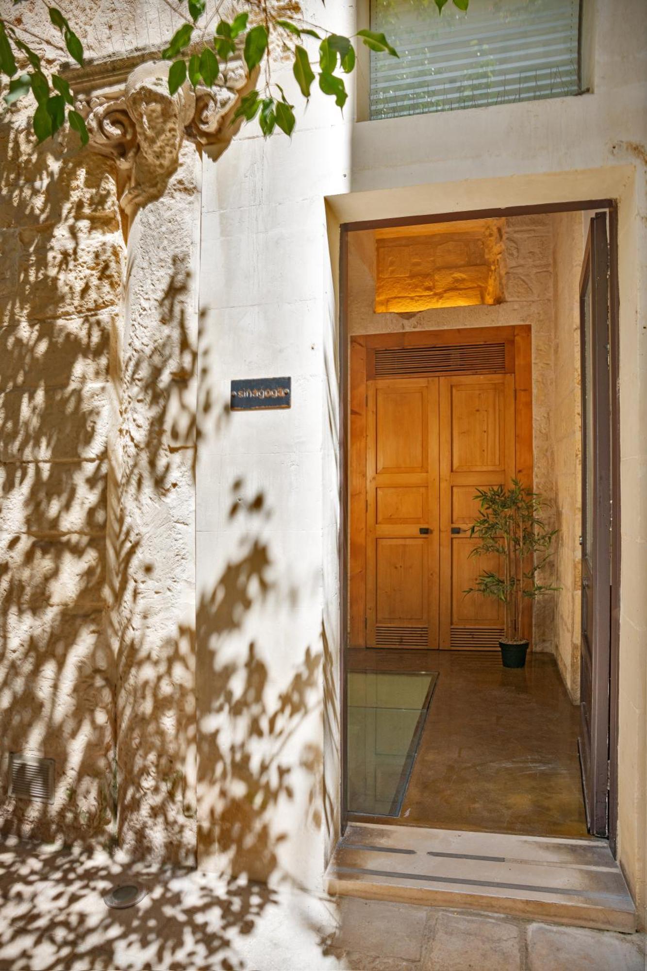 Palazzo Persone Dimora Storica Alojamento de Acomodação e Pequeno-almoço Lecce